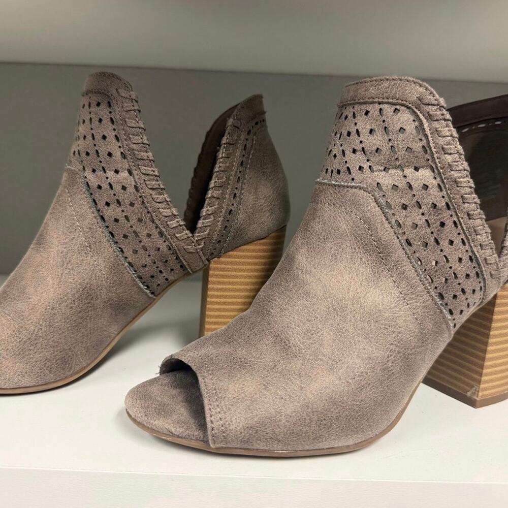 Fergie Peep Toe Ankle Booties Womens Size 7 Taupe Laser Cut Block Heel Shoes